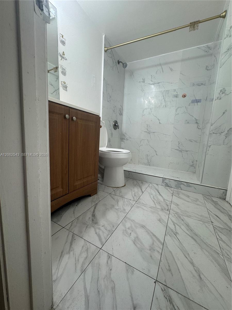 5530 W 26th Court 210 Property Photo 8