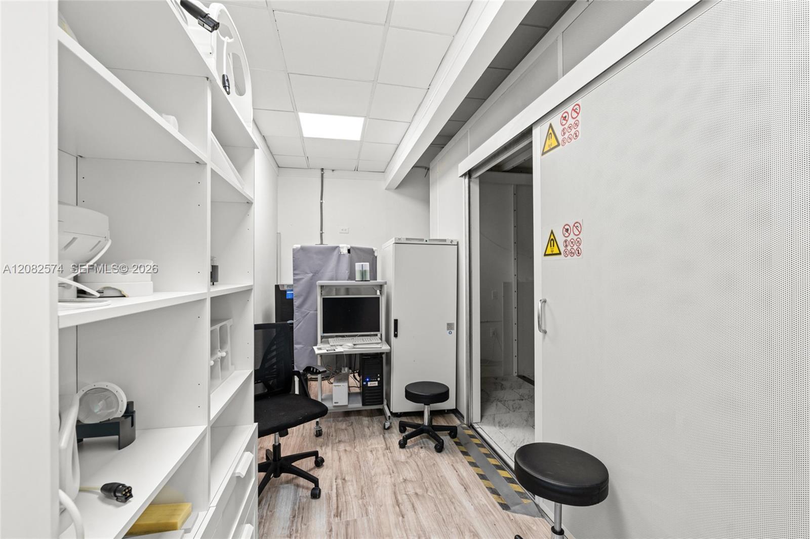 A12082574 Property Photo 24