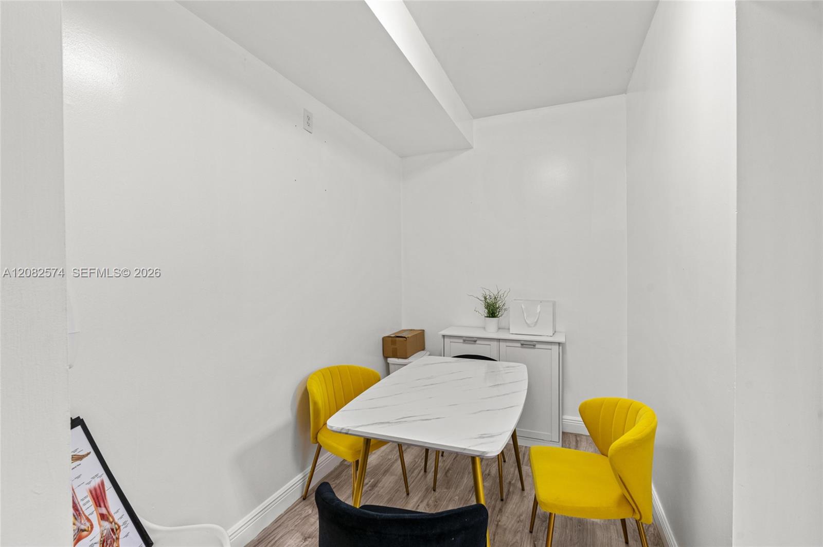 A12082574 Property Photo 28