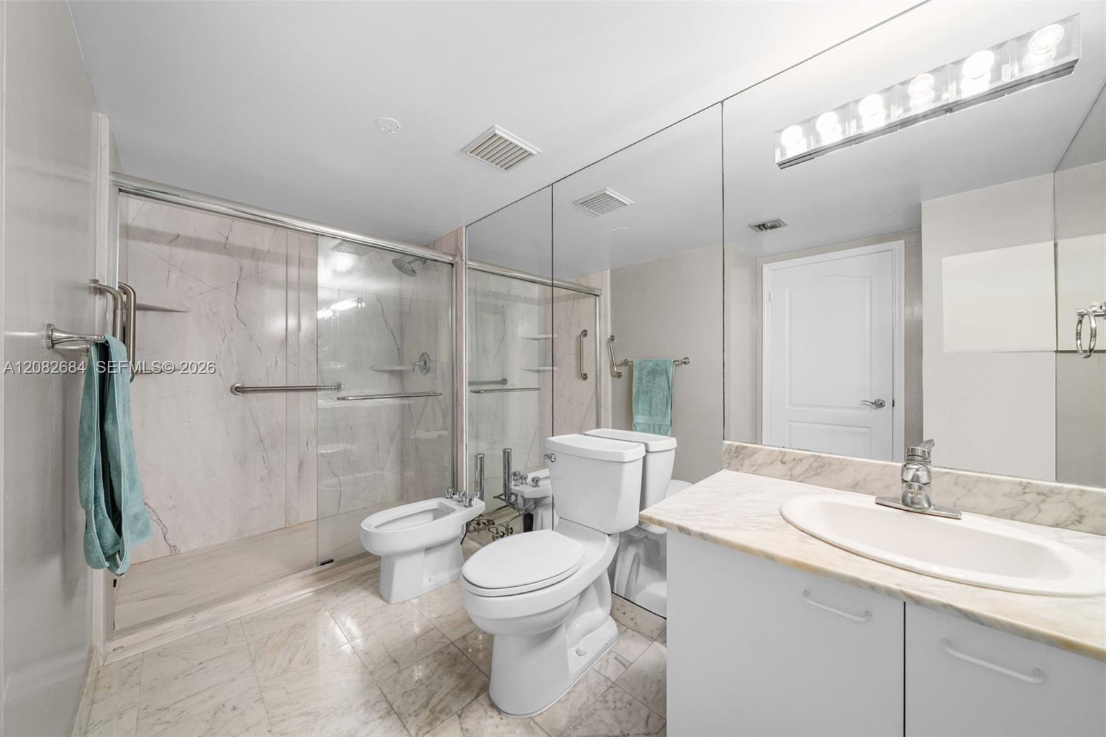 9455 Collins Avenue Property Photo 12