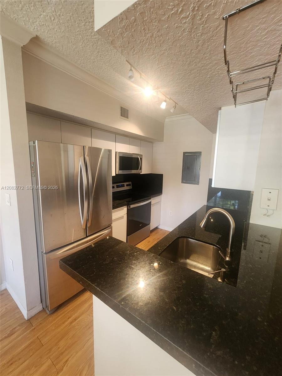 A12082772 Property Photo 6