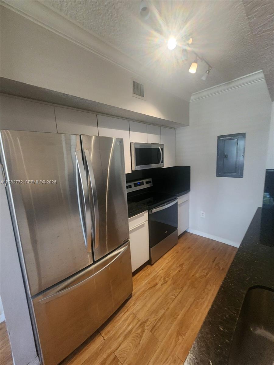 A12082772 Property Photo 16