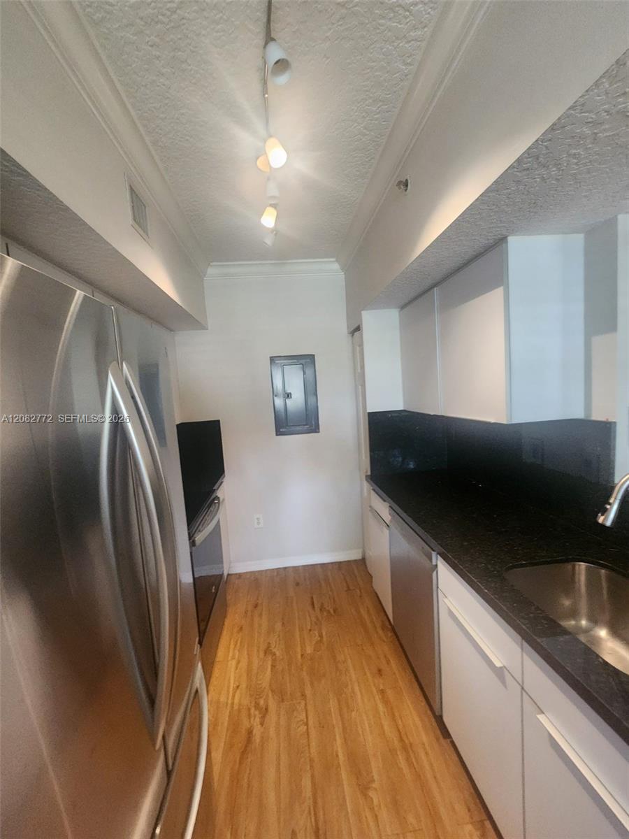 A12082772 Property Photo 17
