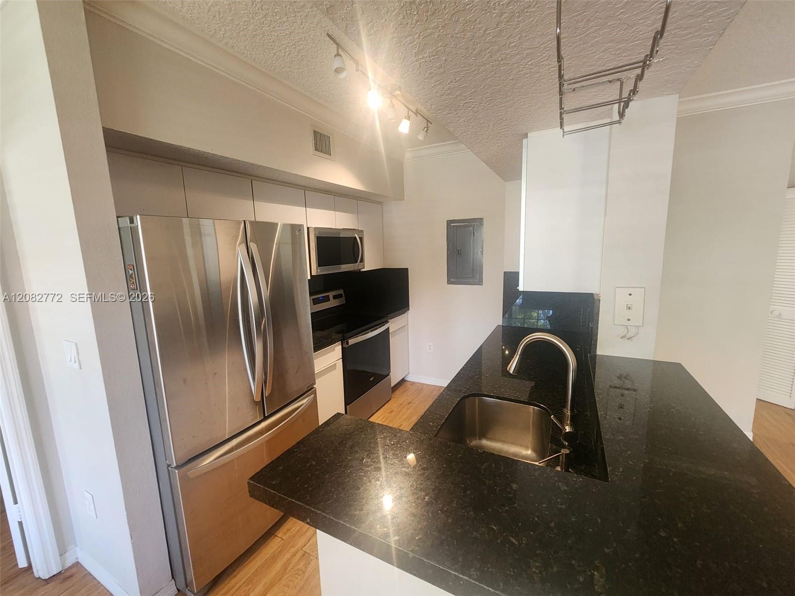 A12082772 Property Photo 18
