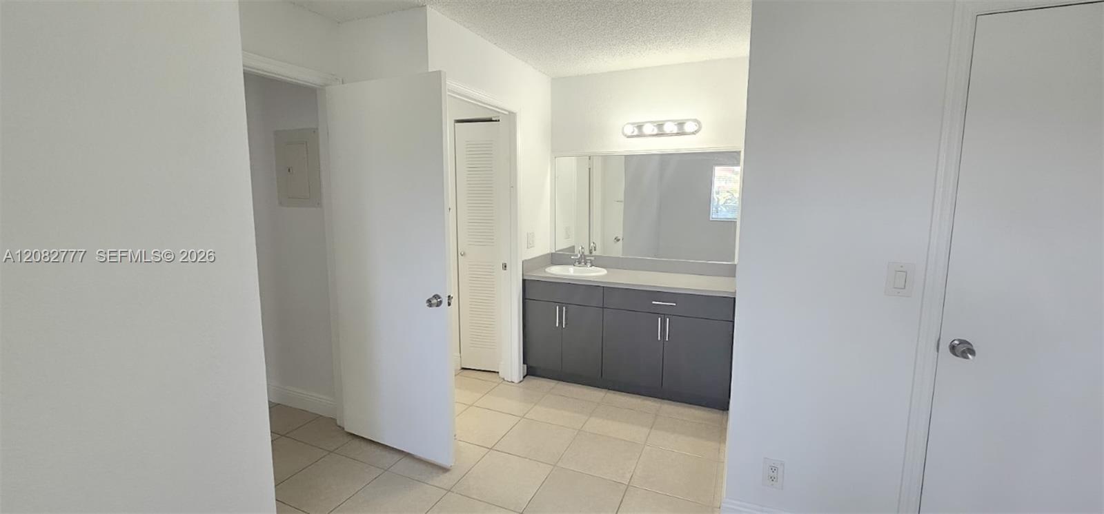 3380 N Pinewalk Drive N 1111 Property Photo 15