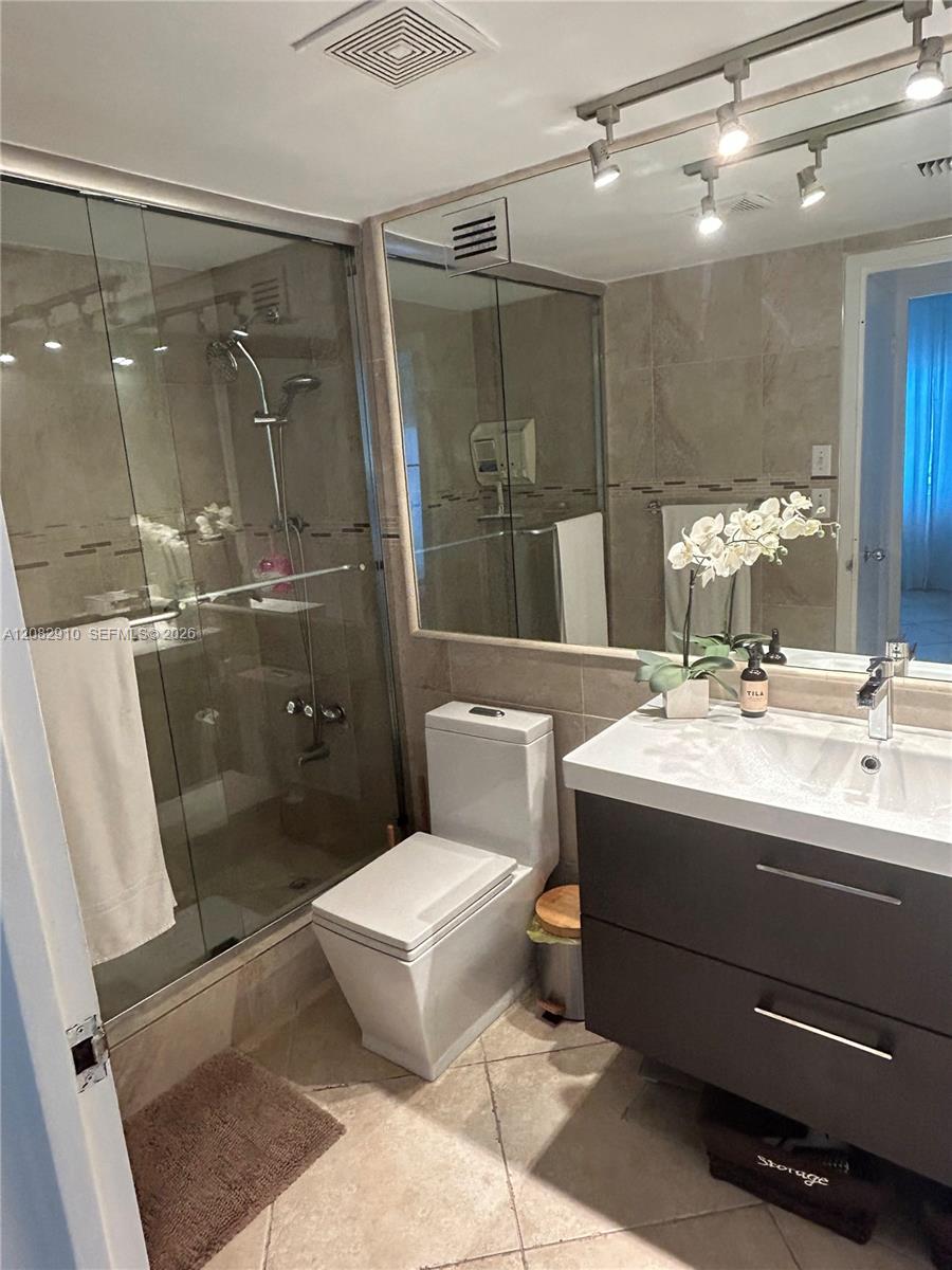 9195 Collins Avenue 414 Seasonal Property Photo 7