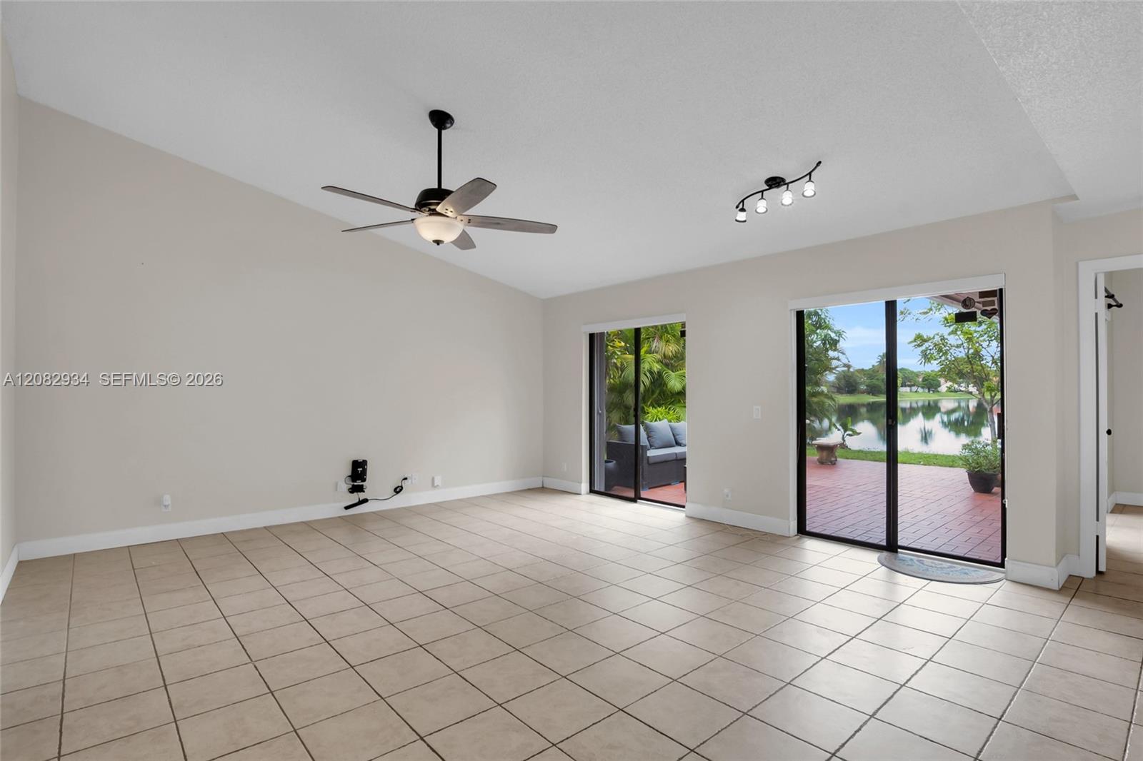 17624 Nw 63rd Court Property Photo 12