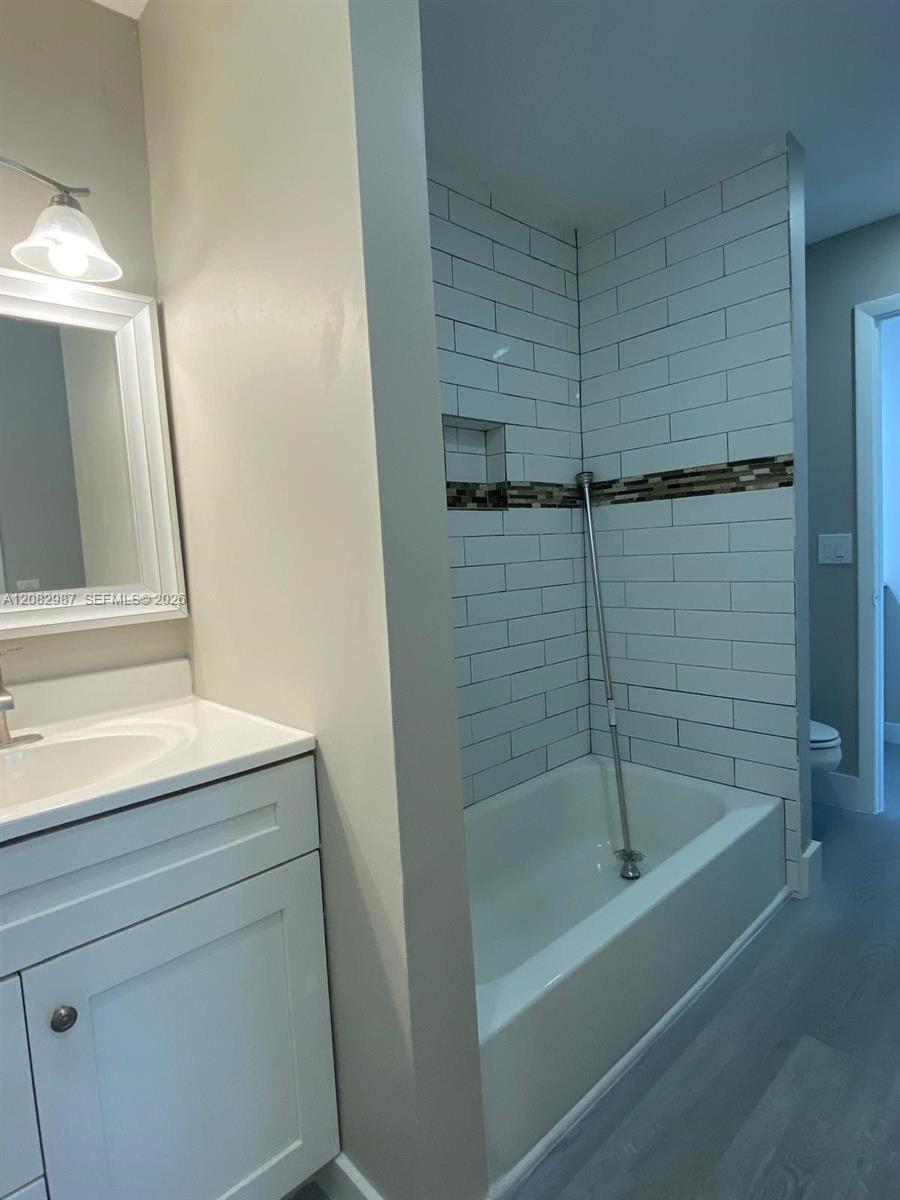 A12082987 Property Photo 5
