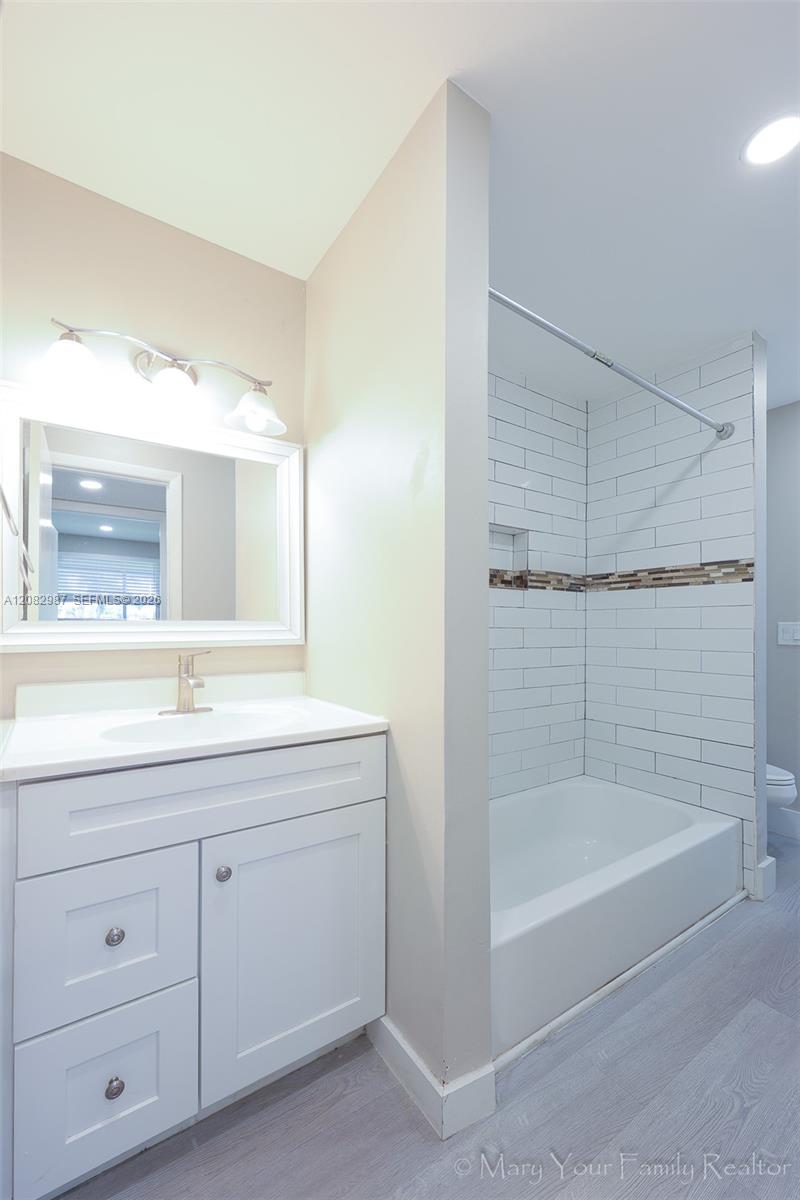 A12082987 Property Photo 10