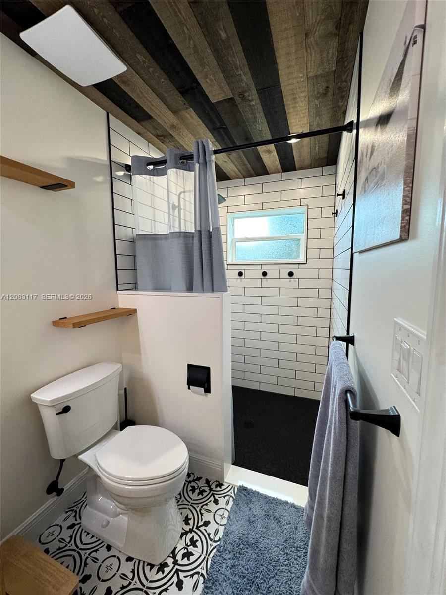 1160 W 33rd Place Property Photo 18