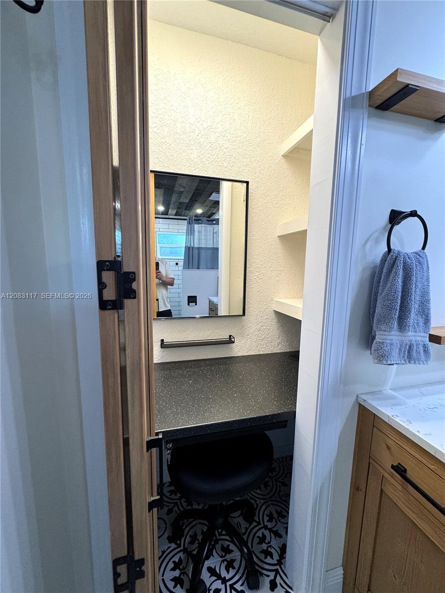 1160 W 33rd Place Property Photo 19