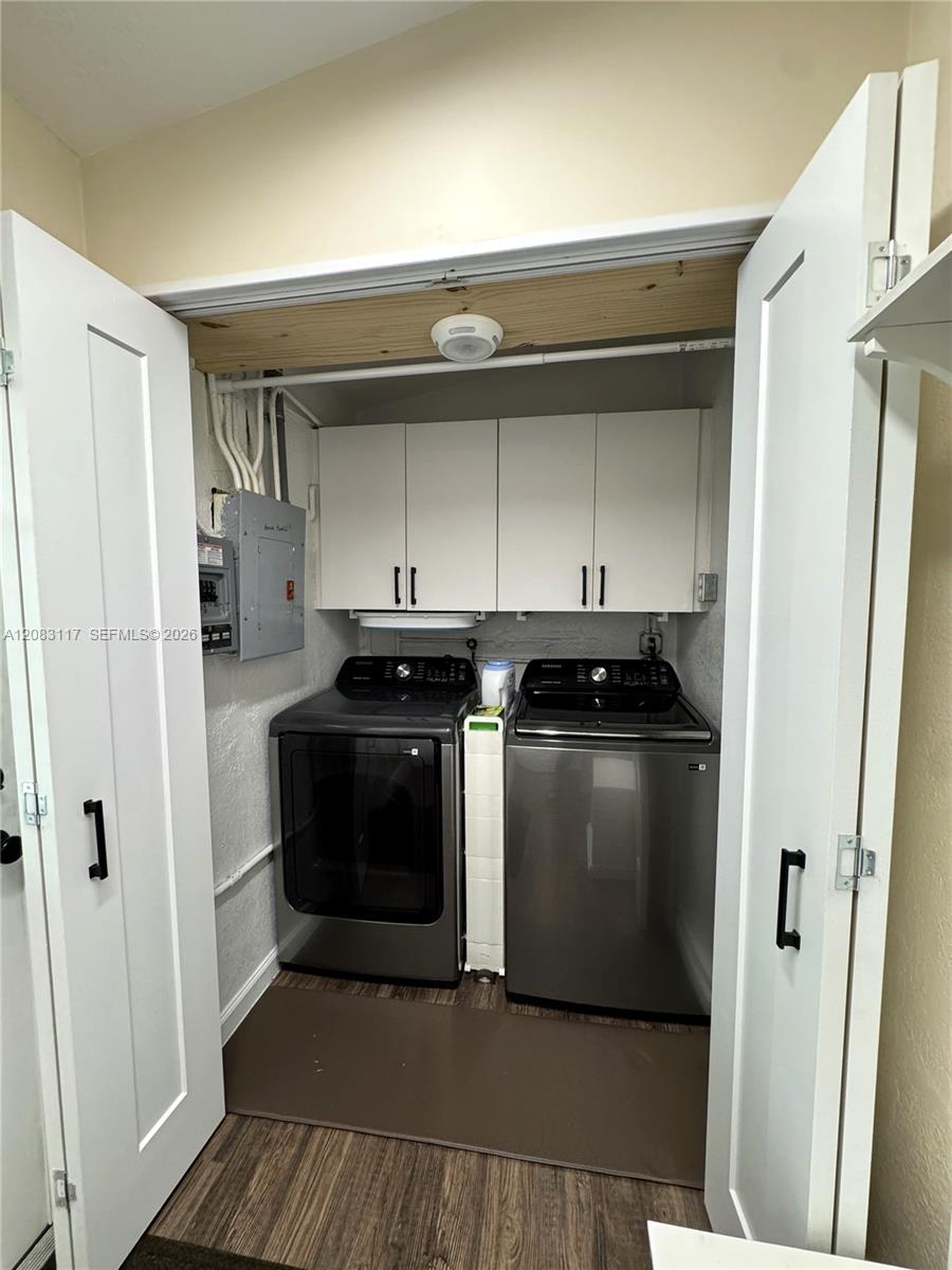 1160 W 33rd Place Property Photo 21
