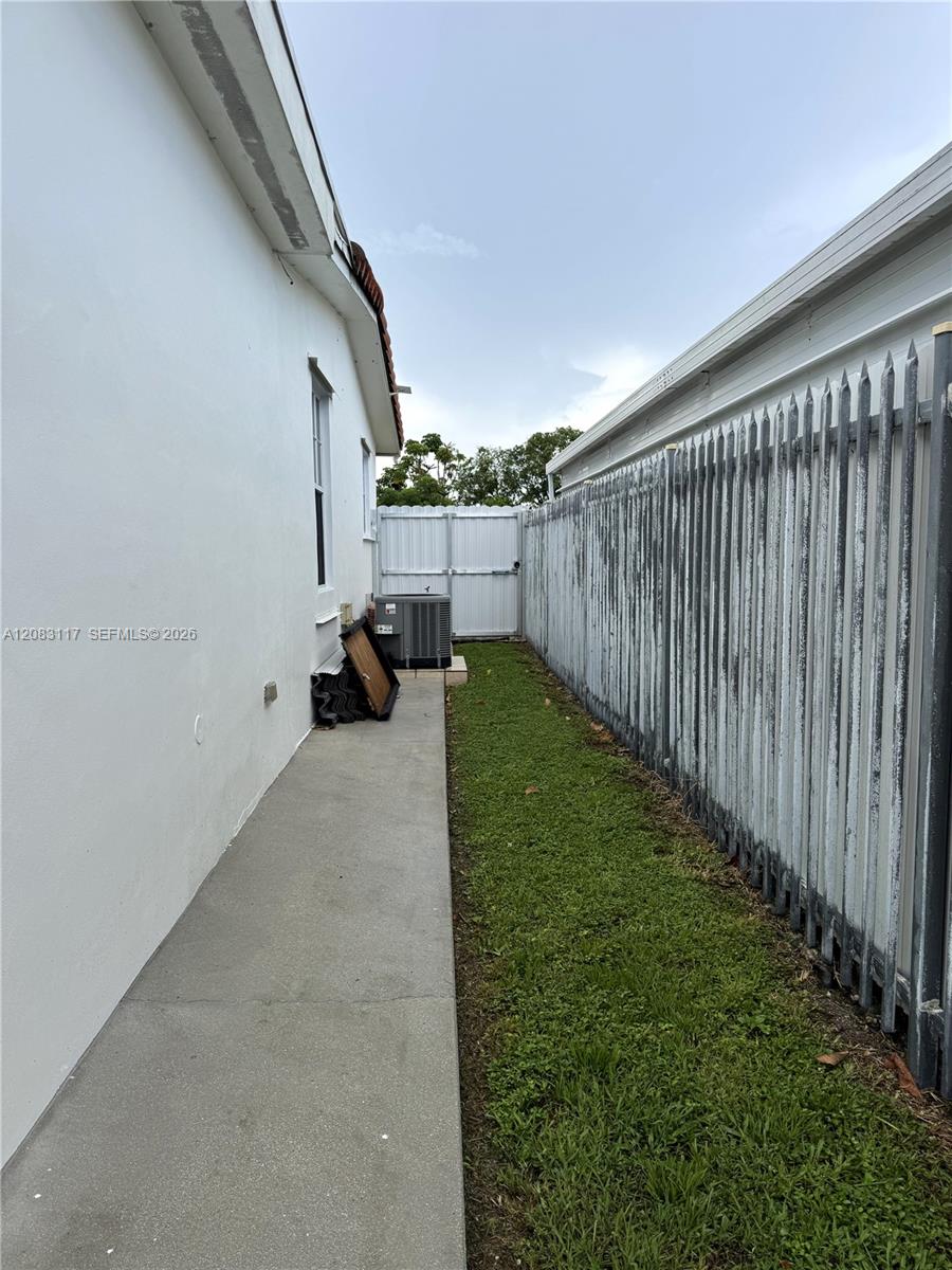 1160 W 33rd Place Property Photo 28