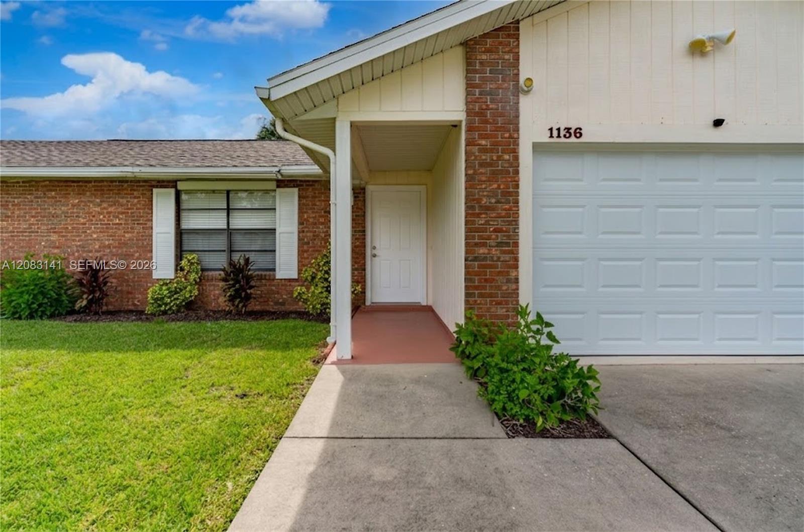 1136 Lamplighter Property Photo 2