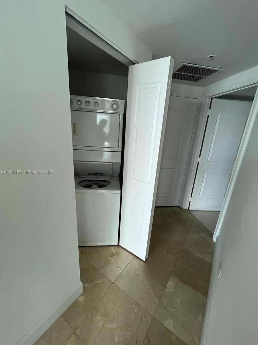 480 Ne 30th Street 902 Property Photo 10