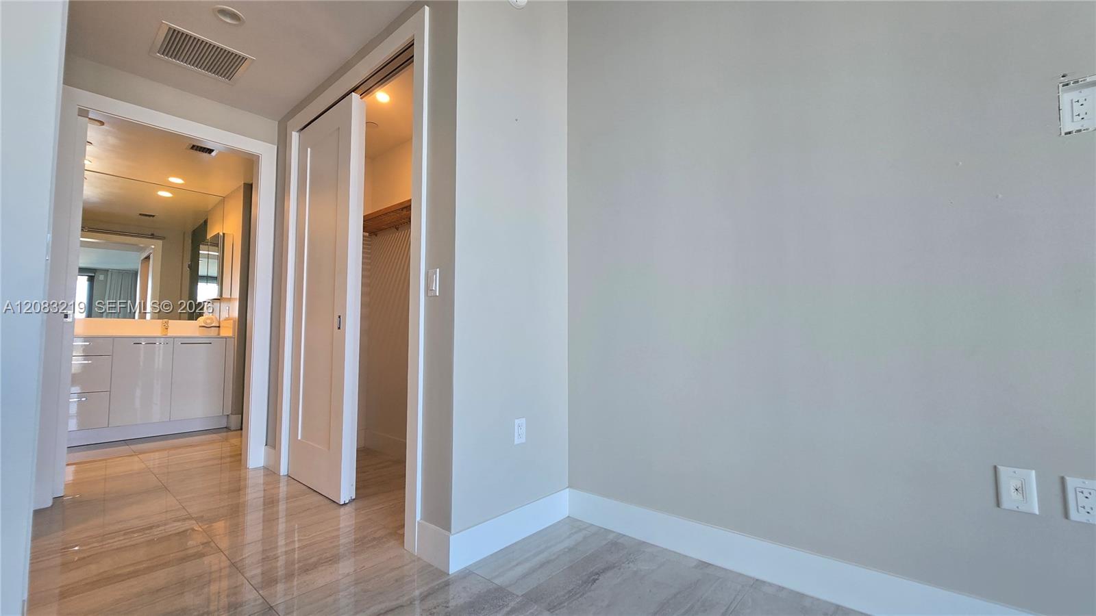 100 E Las Olas Boulevard 2202 Property Photo 16
