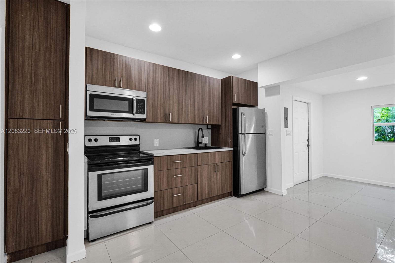 18 Nw 45th Street A Property Photo 5