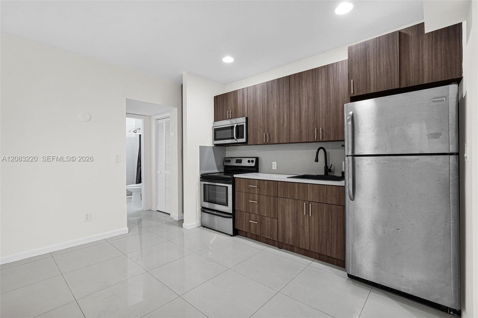 18 Nw 45th Street A Property Photo 7