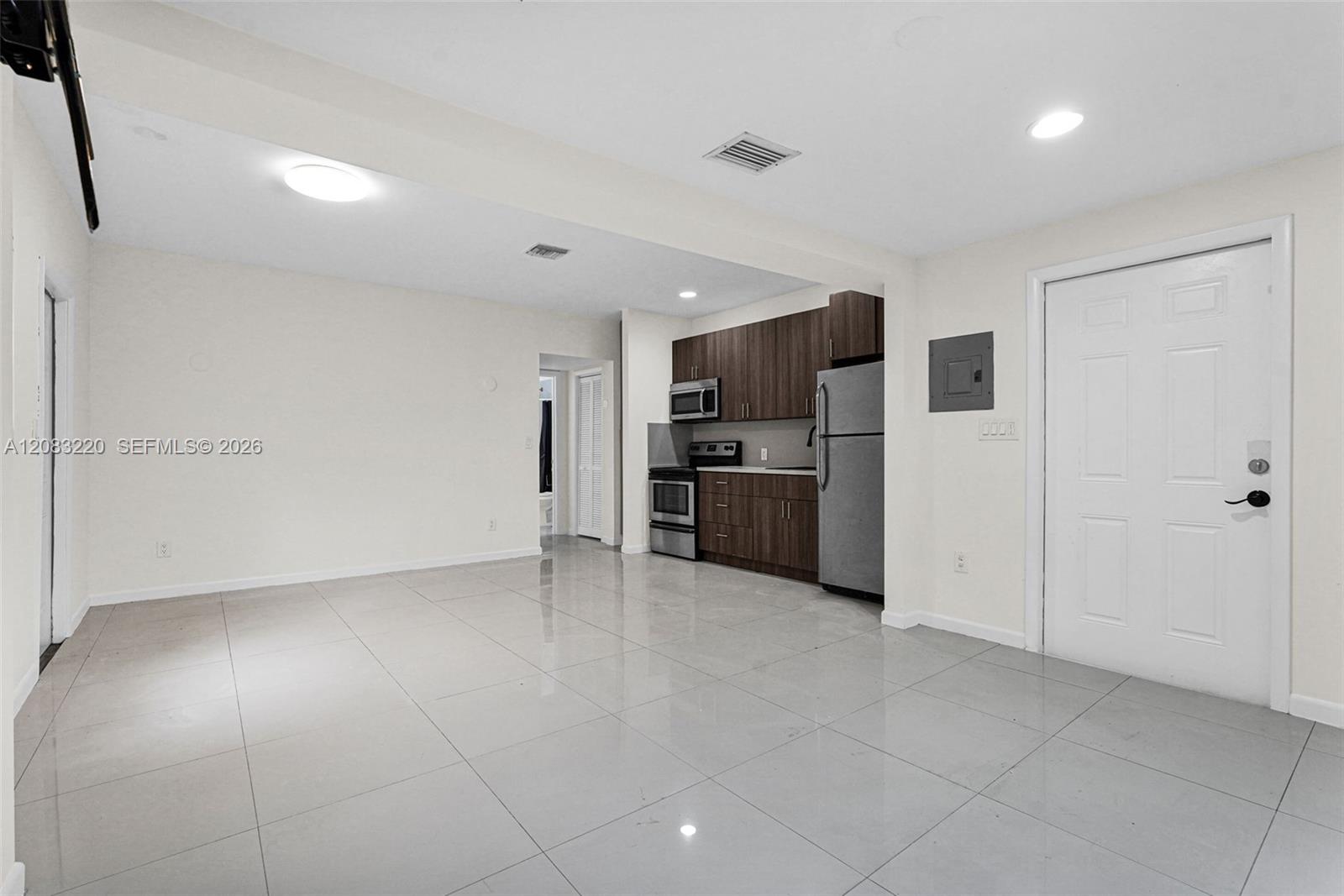18 Nw 45th Street A Property Photo 8