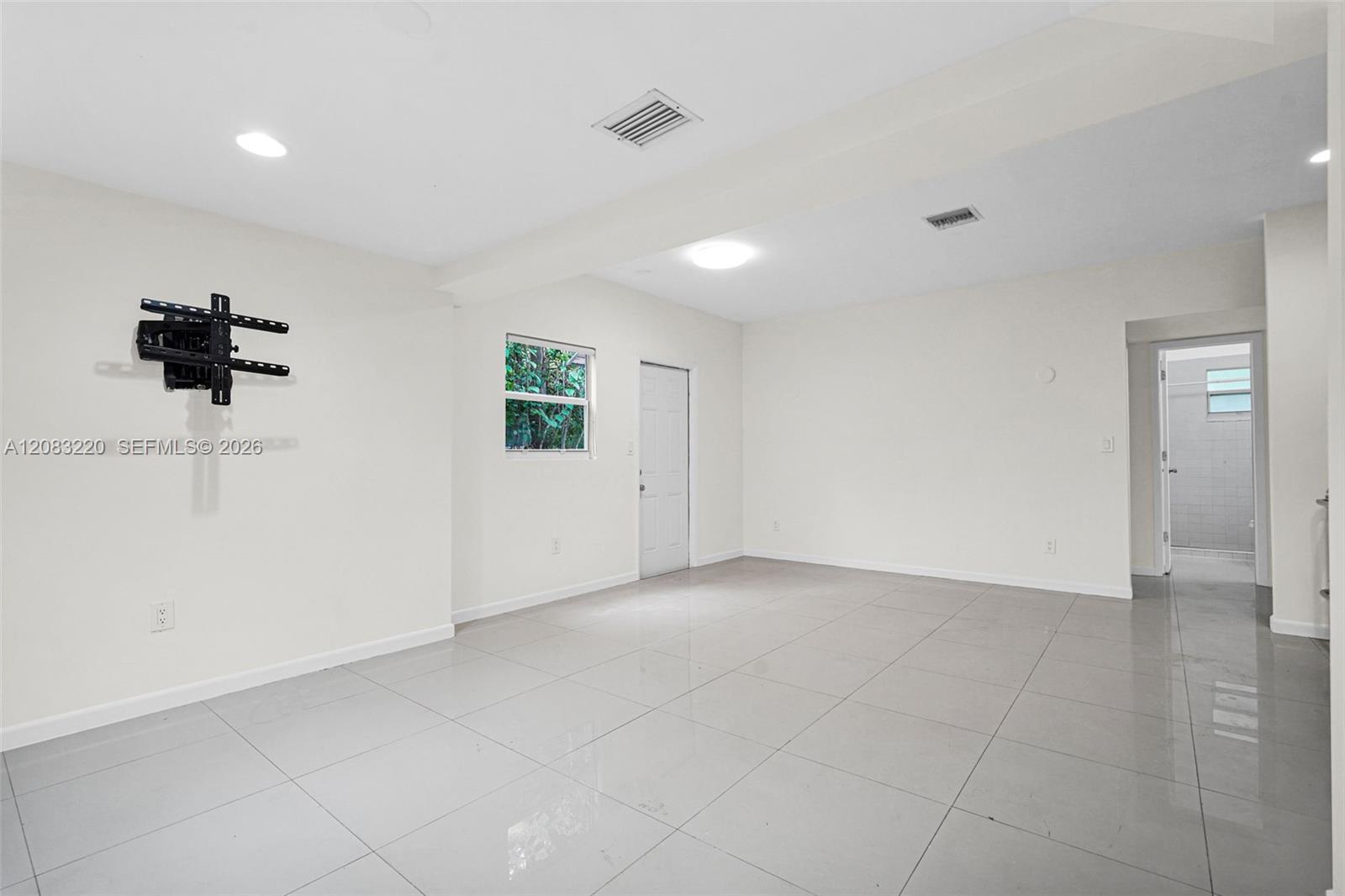 18 Nw 45th Street A Property Photo 10