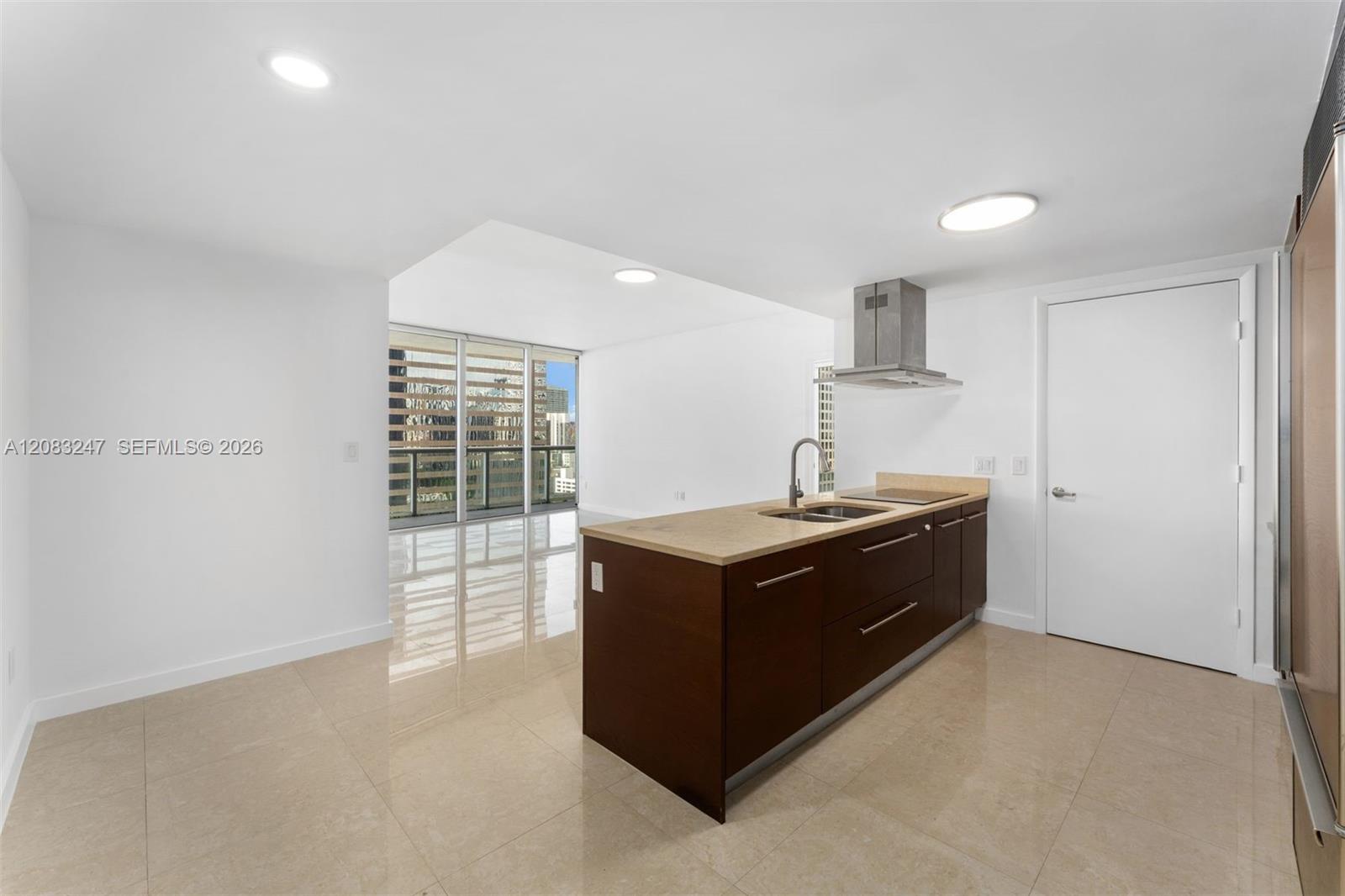 495 Brickell Avenue 1811 Property Photo 2