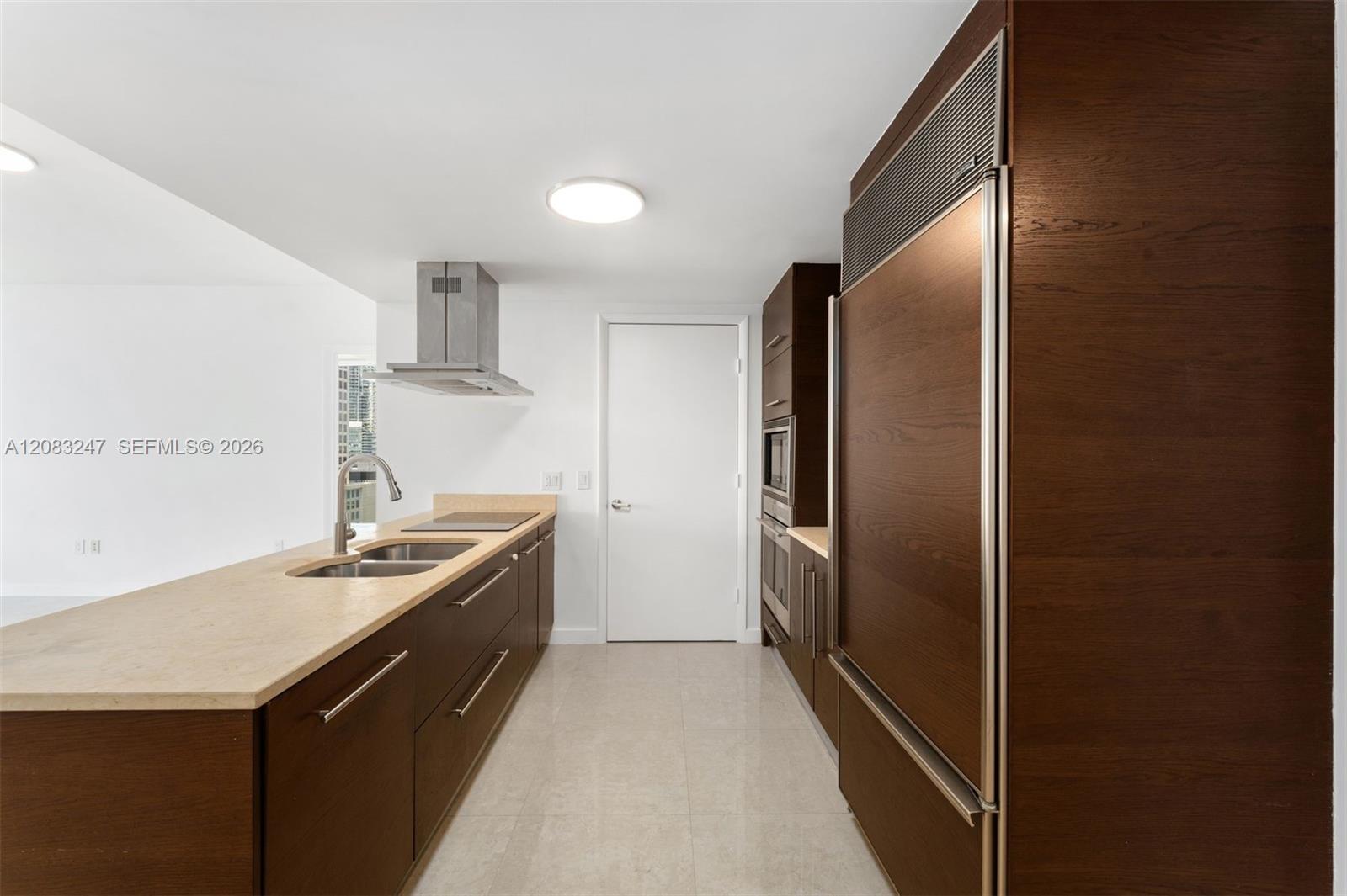 495 Brickell Avenue 1811 Property Photo 3