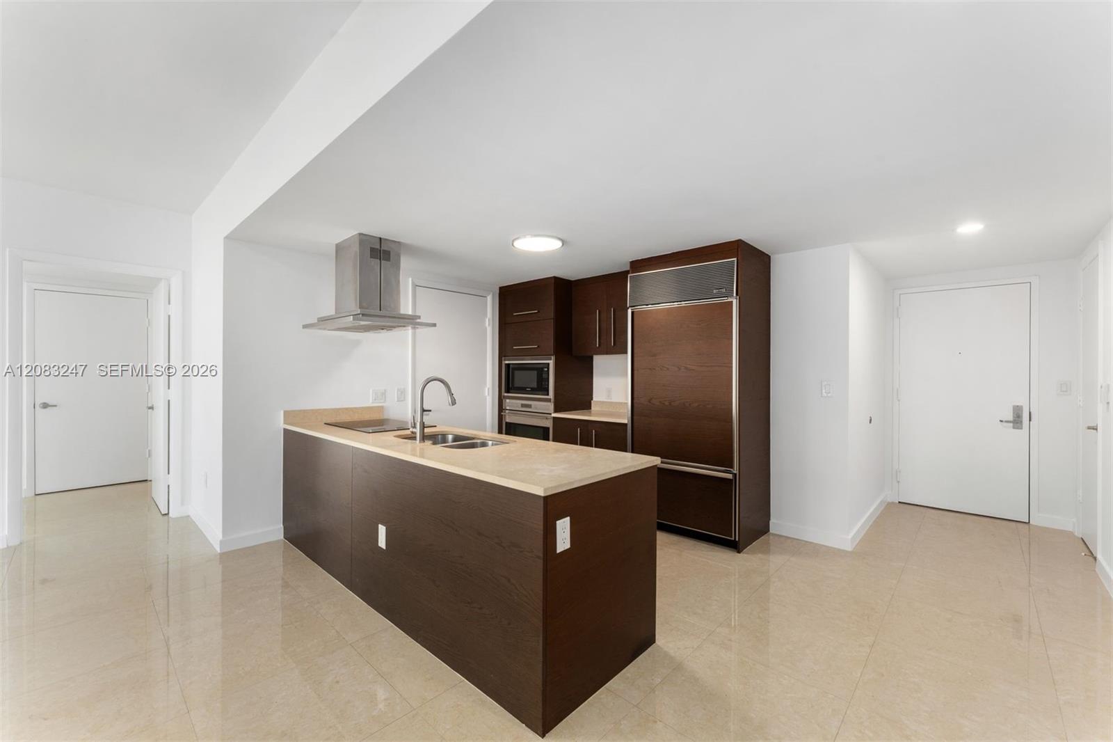 495 Brickell Avenue 1811 Property Photo 4