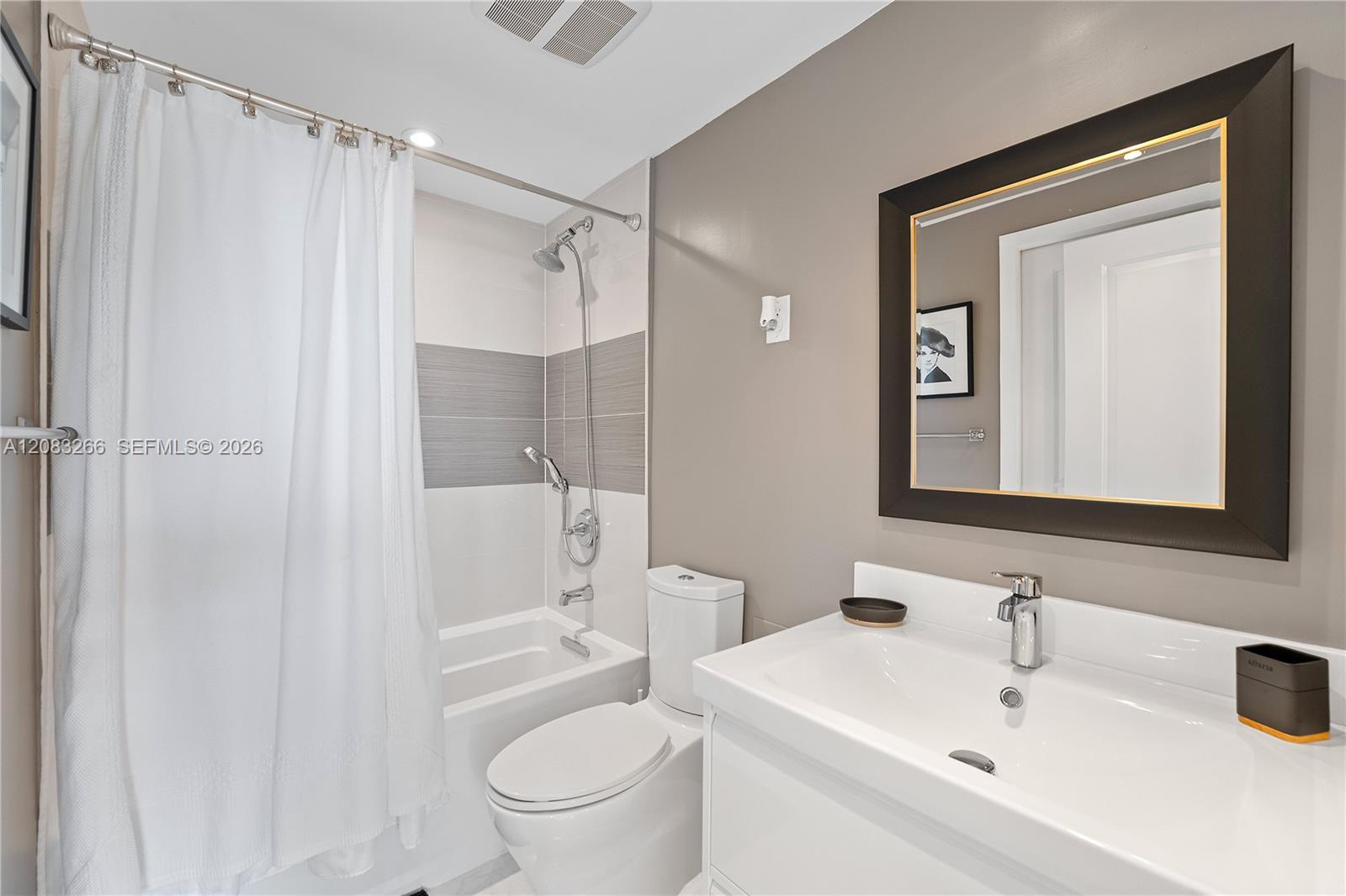 1408 Brickell Bay Drive 1403 Property Photo 12