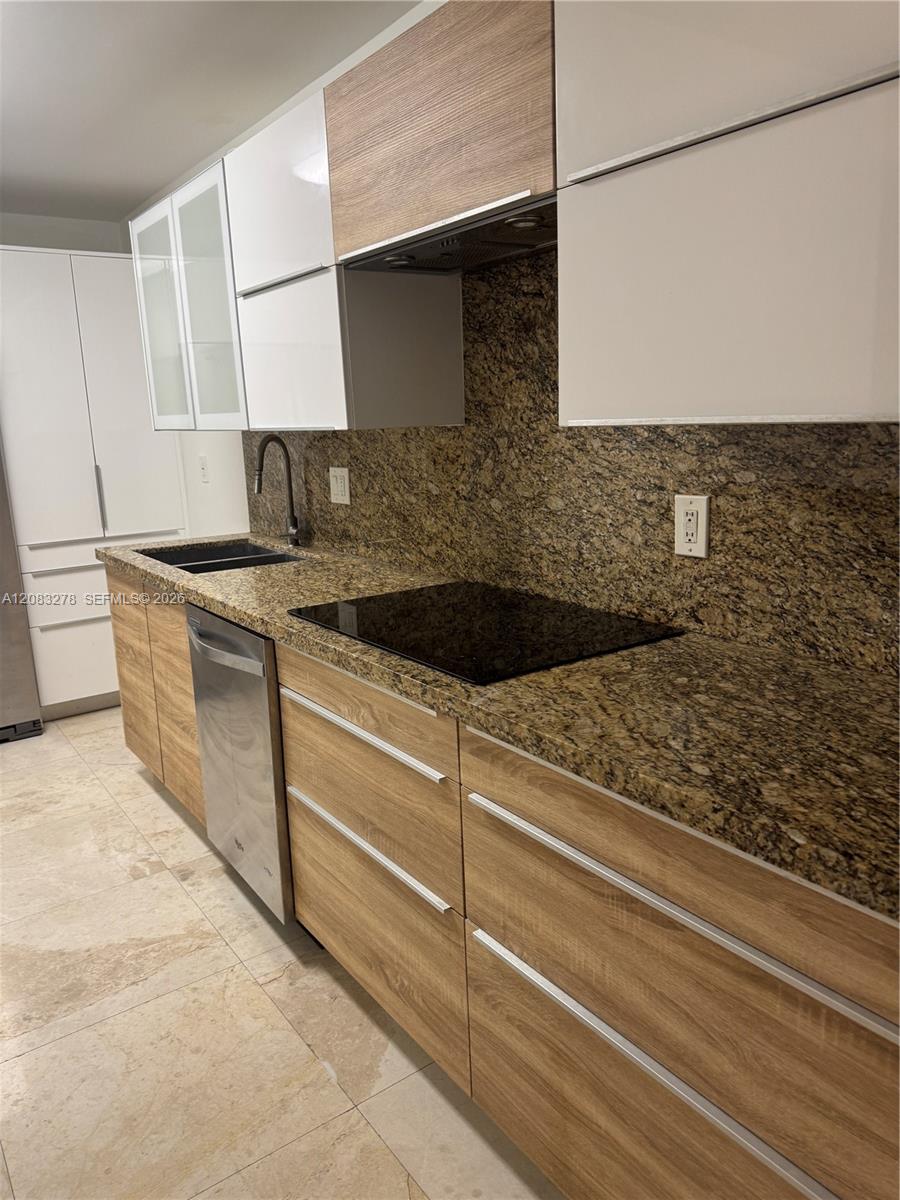 600 Three Islands Boulevard 1806 Property Photo 4