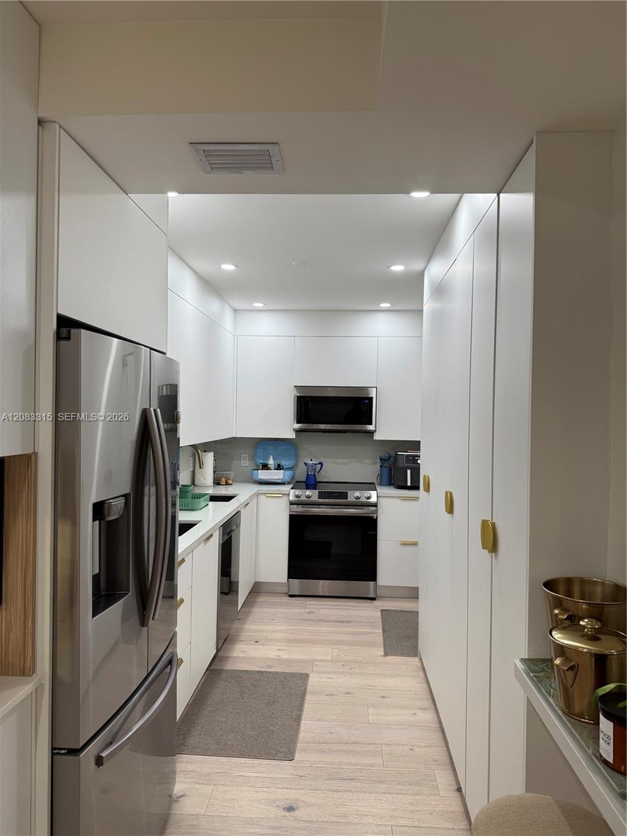10185 E Collins Avenue 822 Property Photo 11