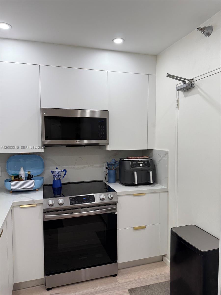 10185 E Collins Avenue 822 Property Photo 12