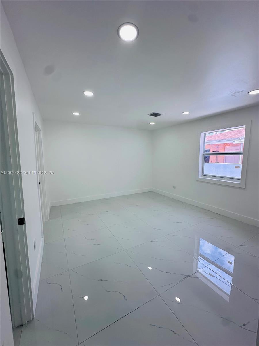 82 E 16th Street Property Photo 11