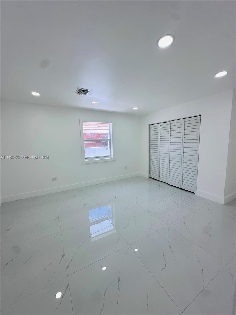 82 E 16th Street Property Photo 12