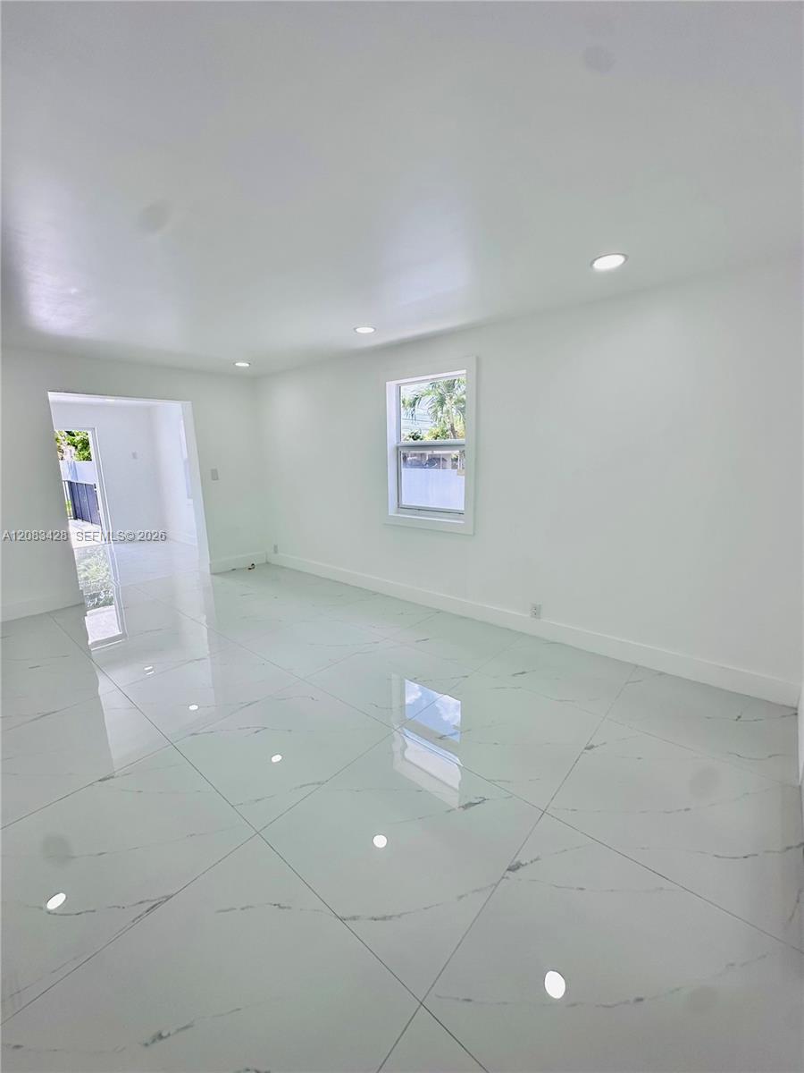 82 E 16th Street Property Photo 17