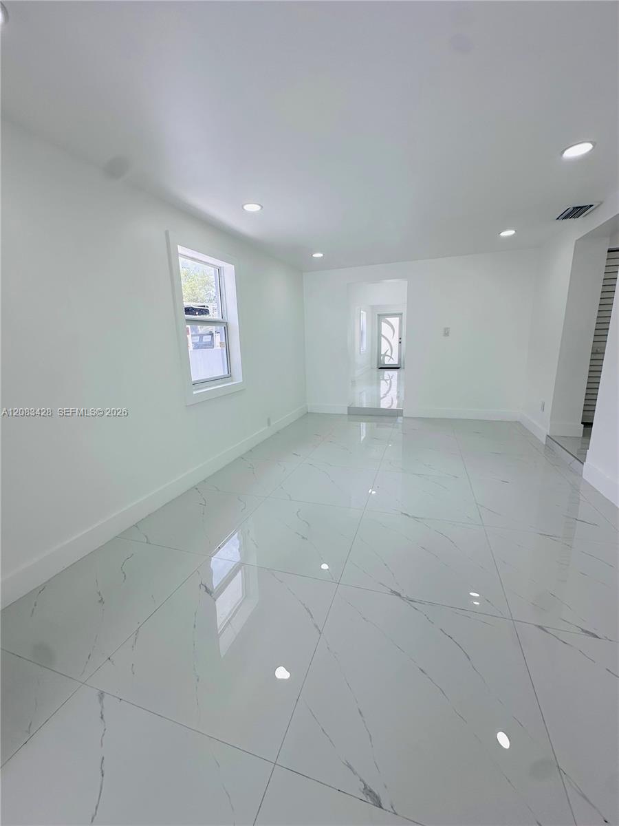 82 E 16th Street Property Photo 18