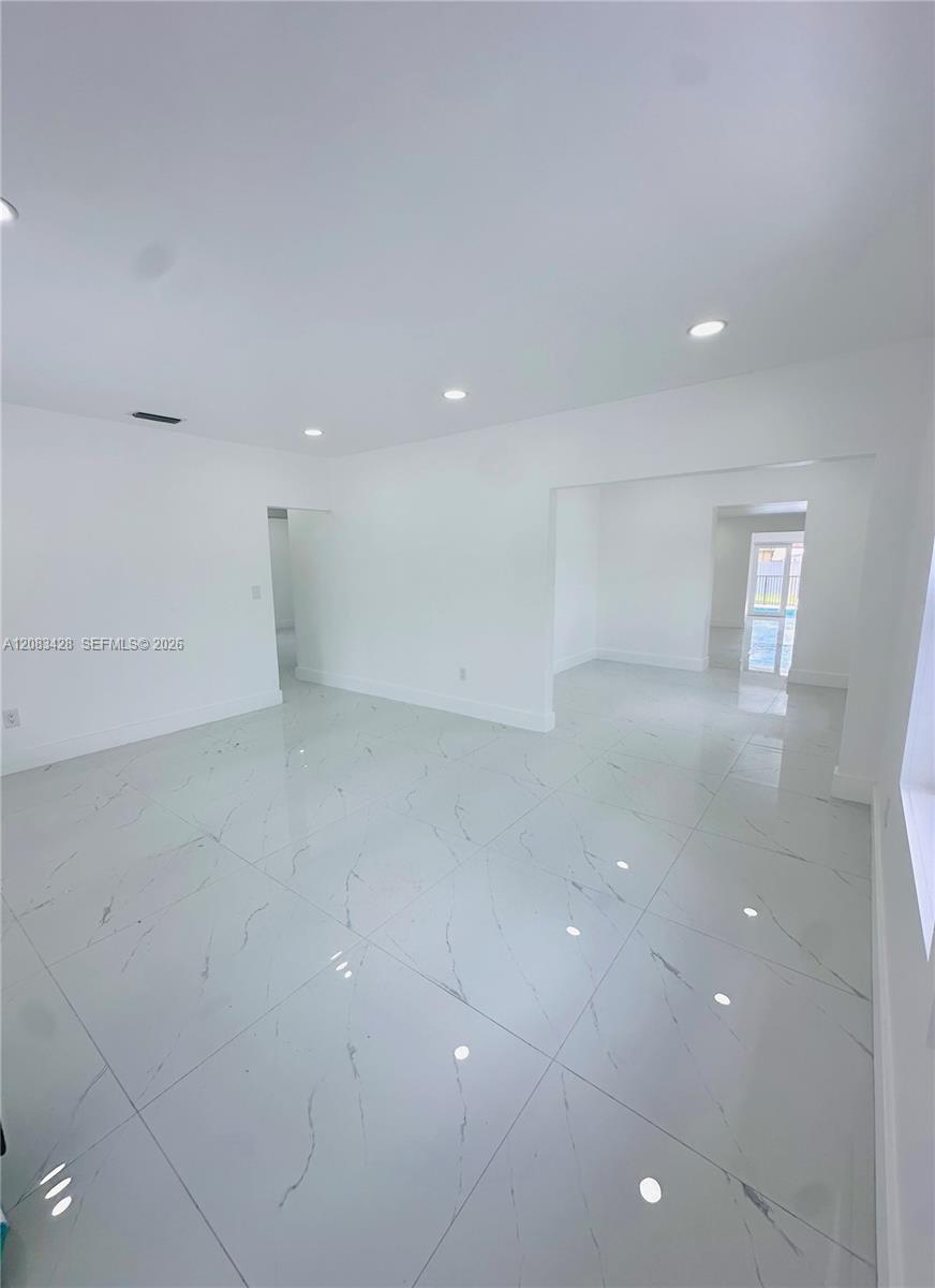 82 E 16th Street Property Photo 24