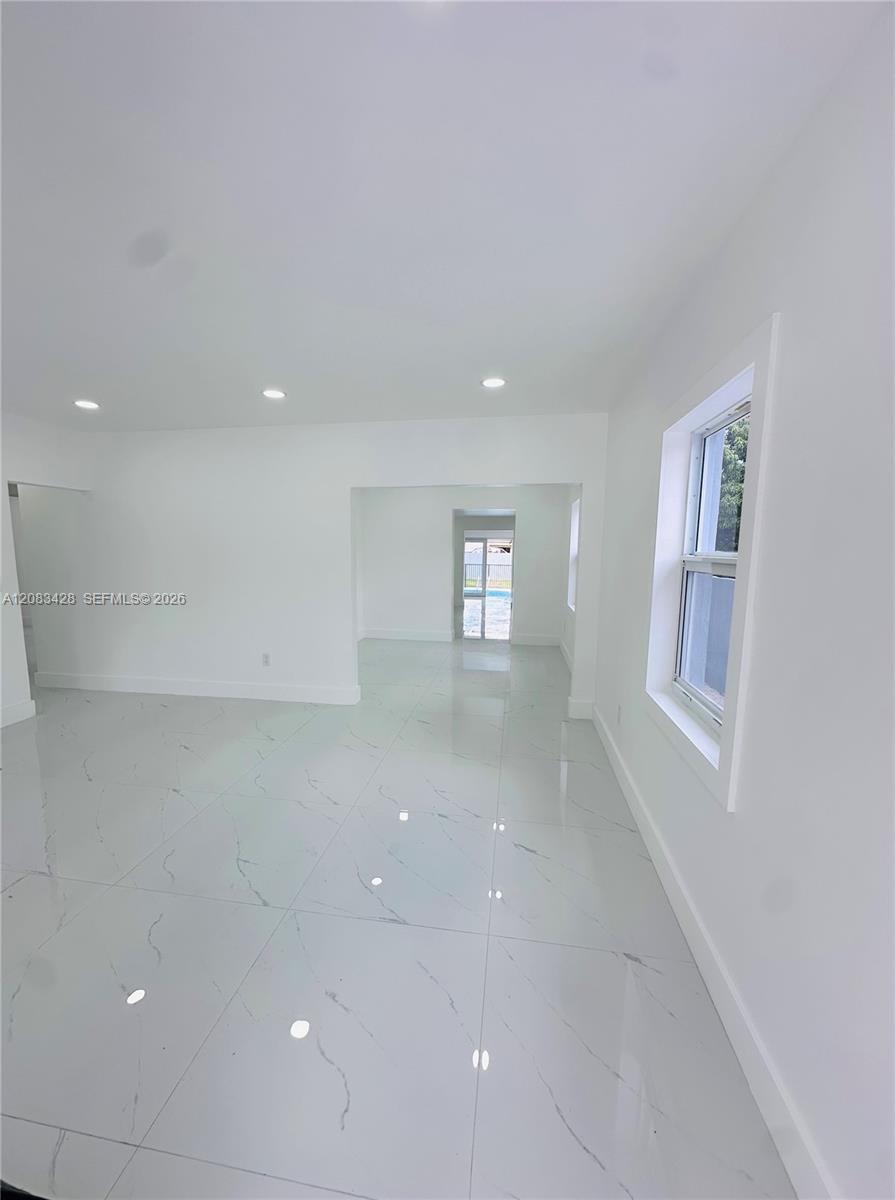 82 E 16th Street Property Photo 25