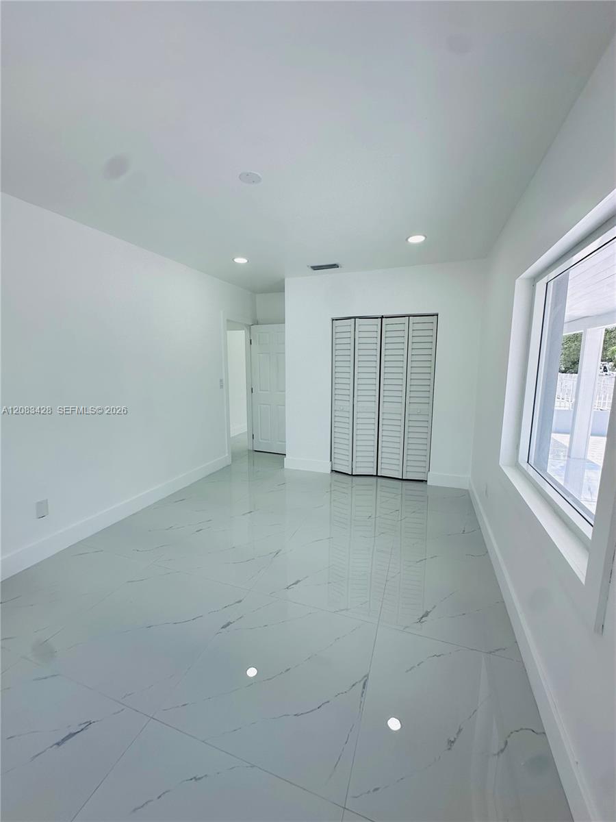 82 E 16th Street Property Photo 27