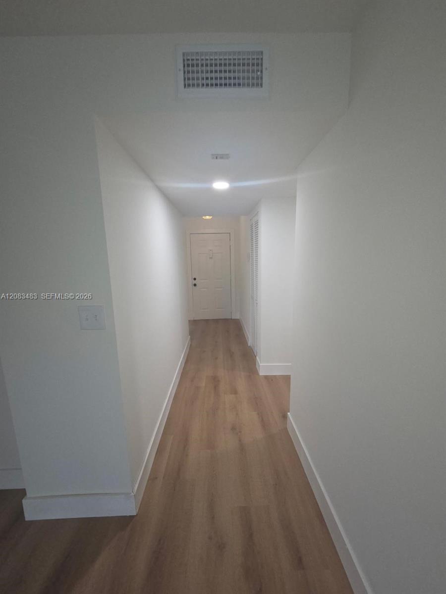 7245 S Devon Drive 112 Property Photo 11