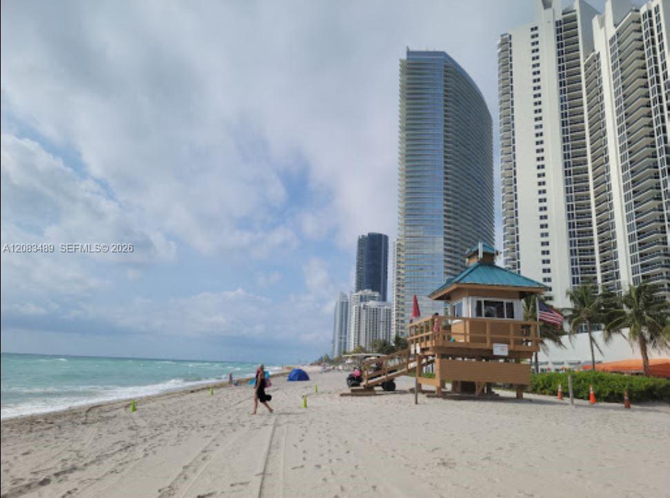 19201 Collins Avenue Property Photo 24