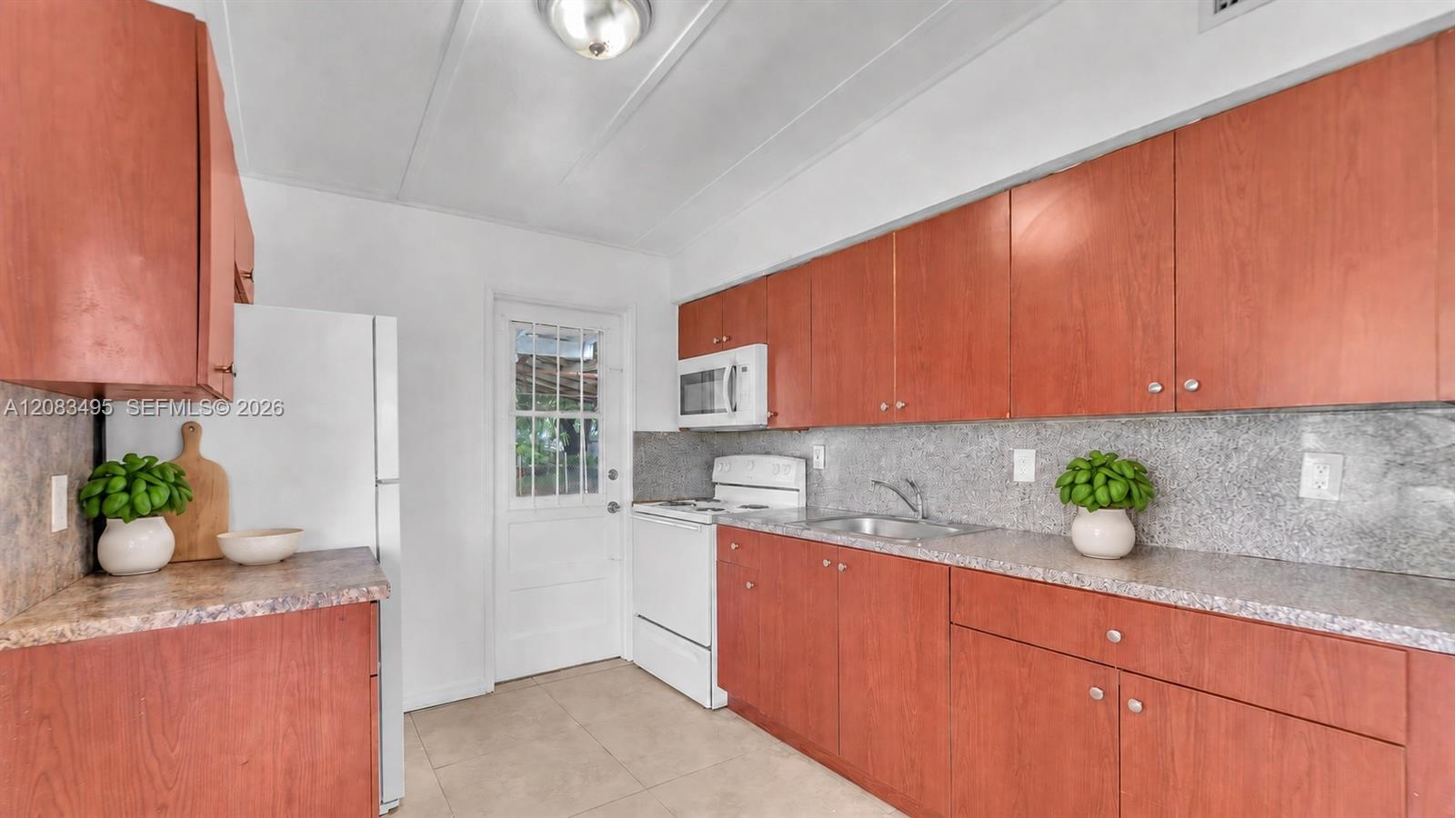 2341 Rutland Street Property Photo 9