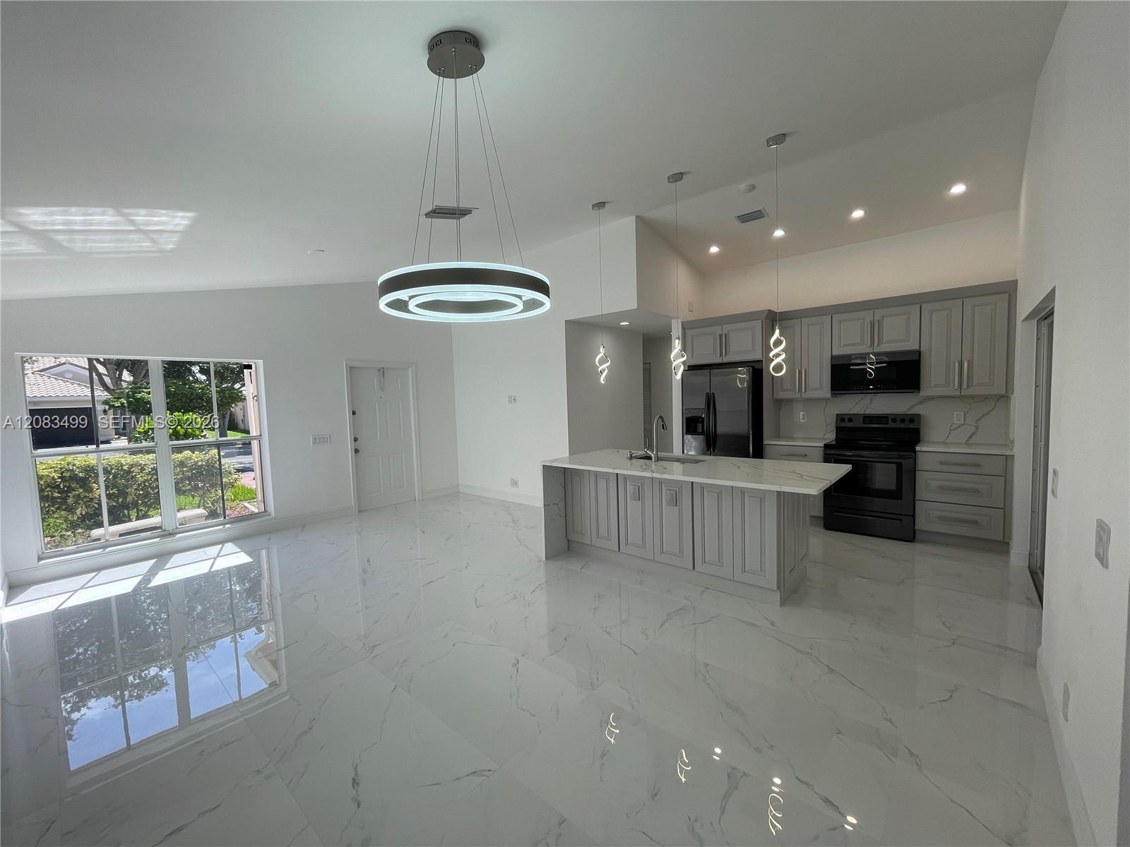 816 Sand Creek Circle Property Photo 4
