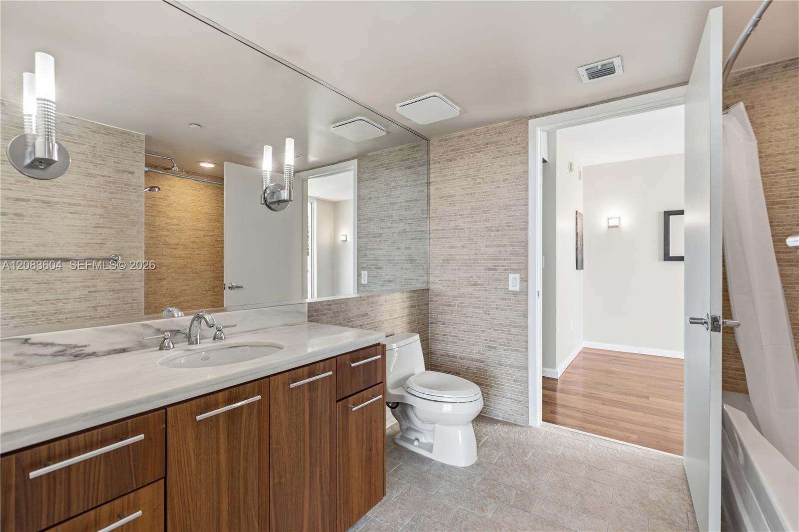 50 Biscayne Boulevard 902 Property Photo 32