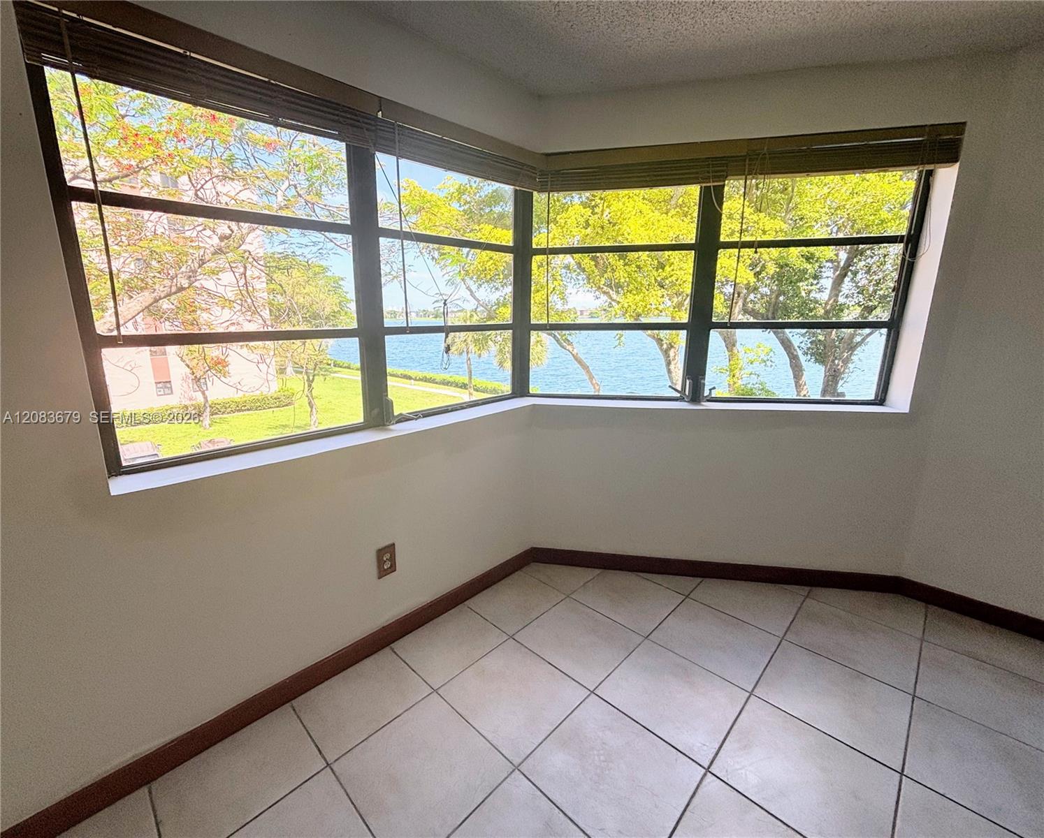 20860 San Simeon Way 303-6 Property Photo 1