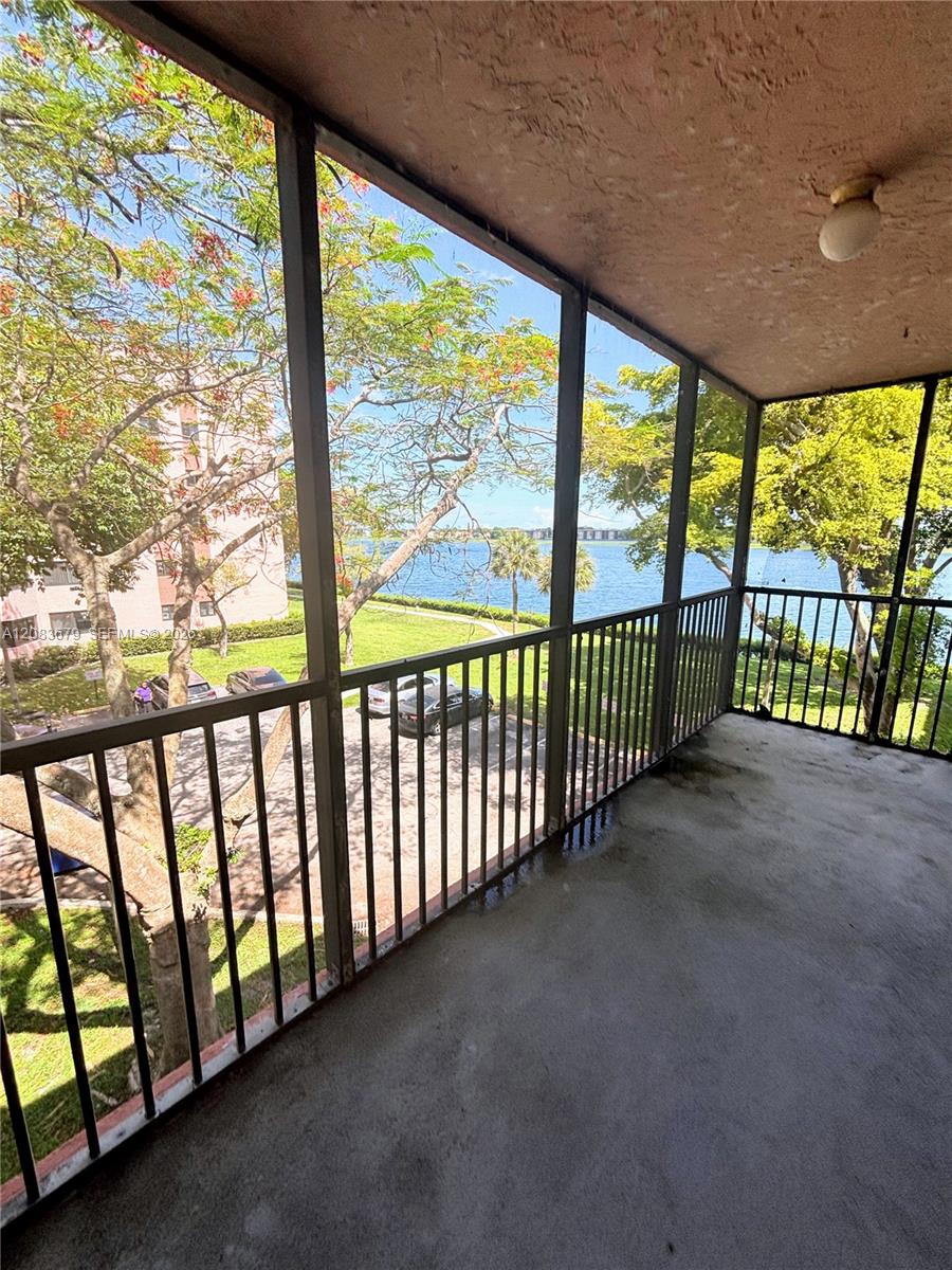 20860 San Simeon Way 303-6 Property Photo 8