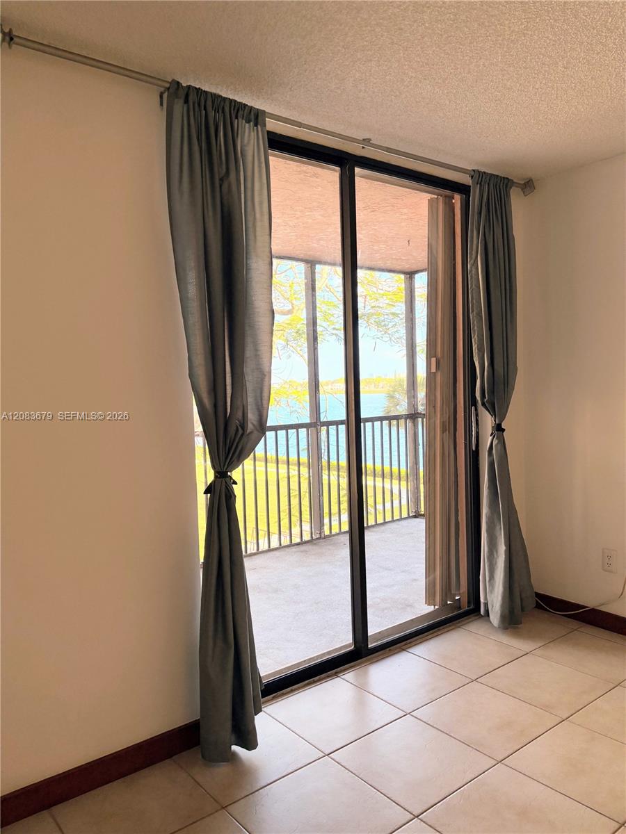 20860 San Simeon Way 303-6 Property Photo 11