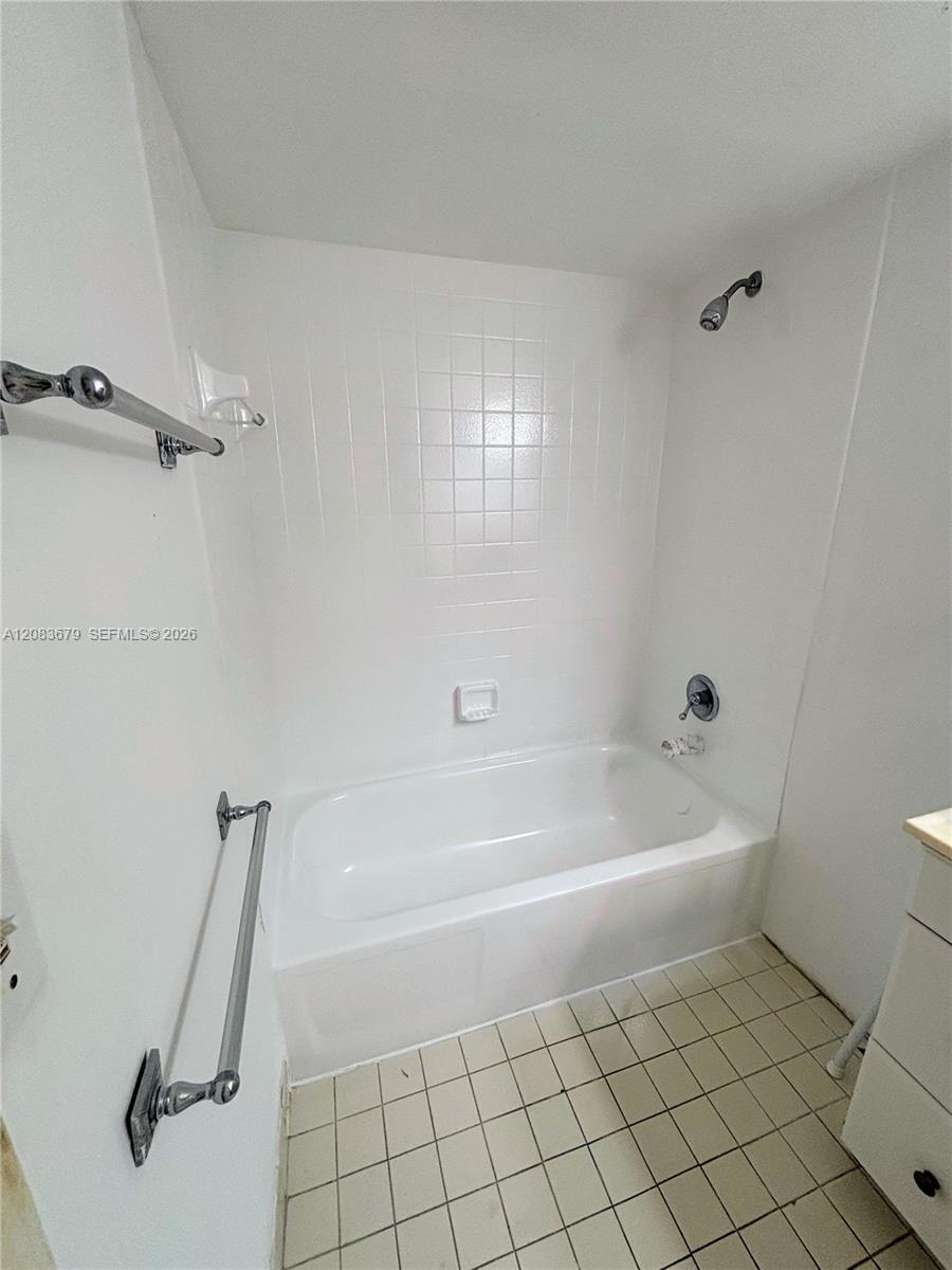 20860 San Simeon Way 303-6 Property Photo 13