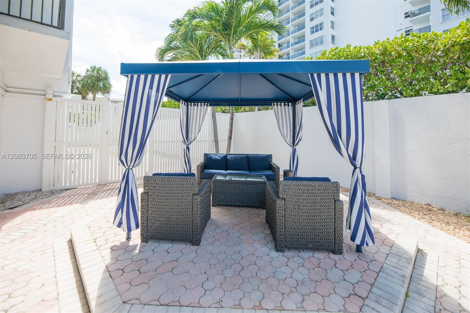 3031 N Ocean Boulevard 305 Property Photo 18