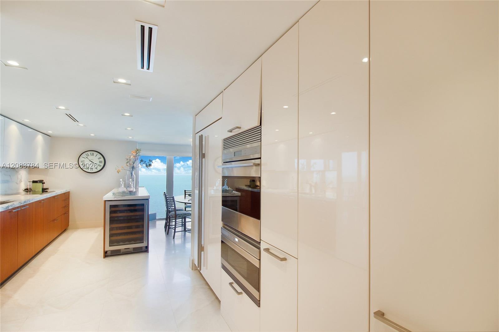 881 Ocean Drive 25e Property Photo 12