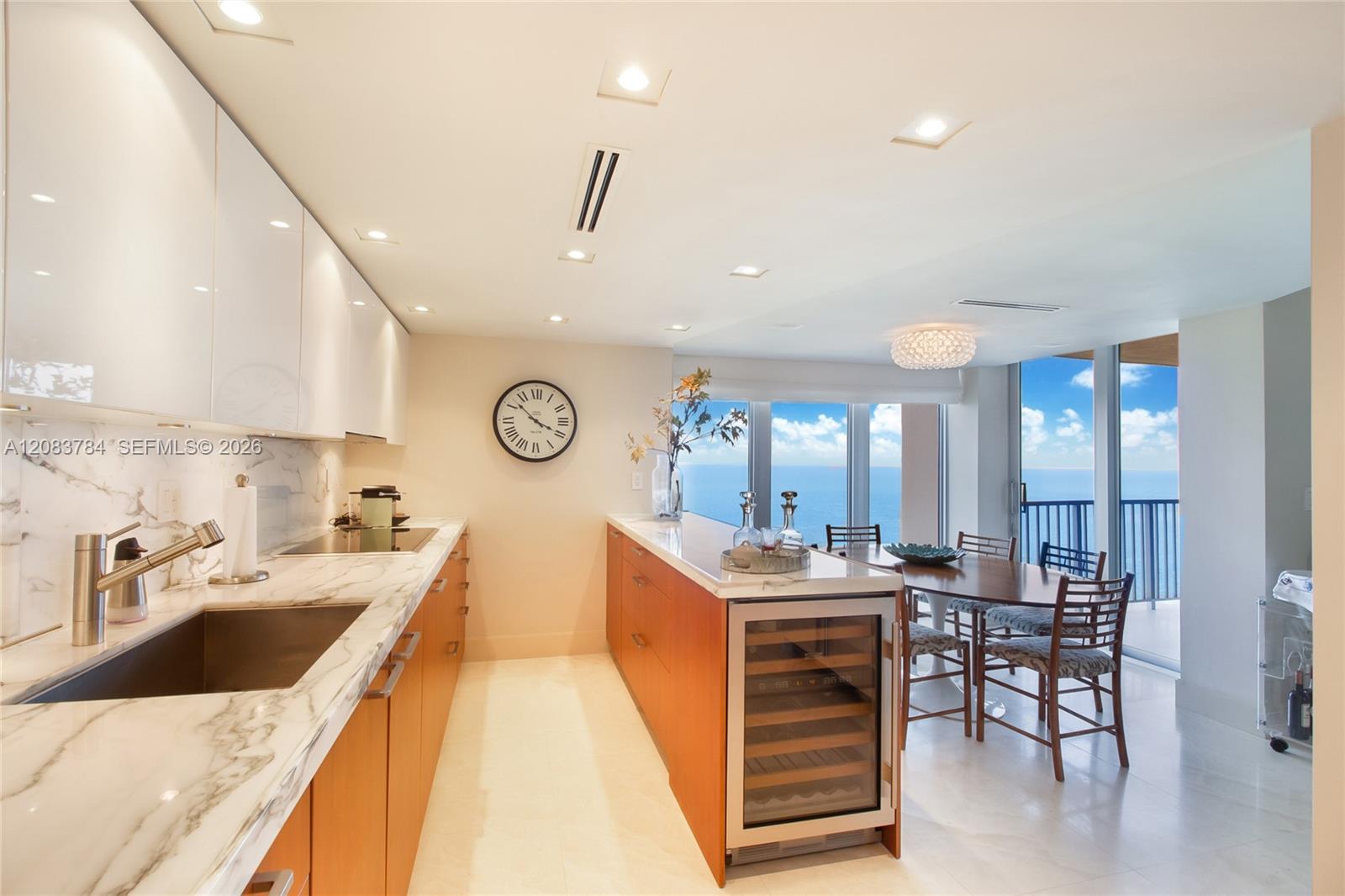 881 Ocean Drive 25e Property Photo 14